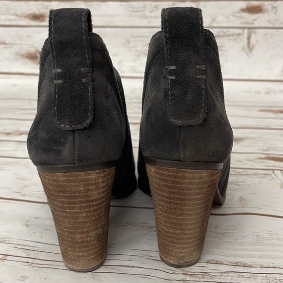 Vince Camuto Francia Suede Booties Women’s Size 9 Stacked Heel Pull On Gray - Picture 8 of 10
